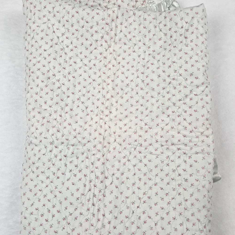 VTG Floral Quilted‎ Pink Rosebud Print Satin Ruffle Trim Blanket Baby Lovey READ